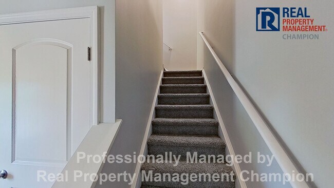 Building Photo - Adorable 3 BD 1.5 BA Home on Corner Lot with Fenced Back Yard