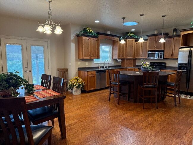 Building Photo - Discover the charm of this 2007-built Single Family home nestled in the heart of Vernal, UT.