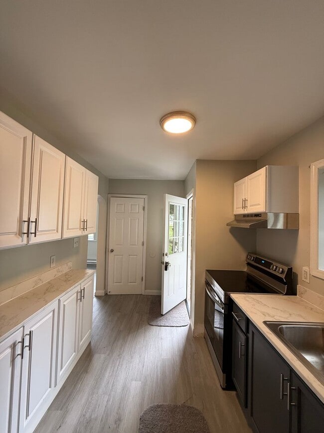 Building Photo - Scranton 3 Bedroom Single Family, Quiet Neighborhood, Gas Heat,