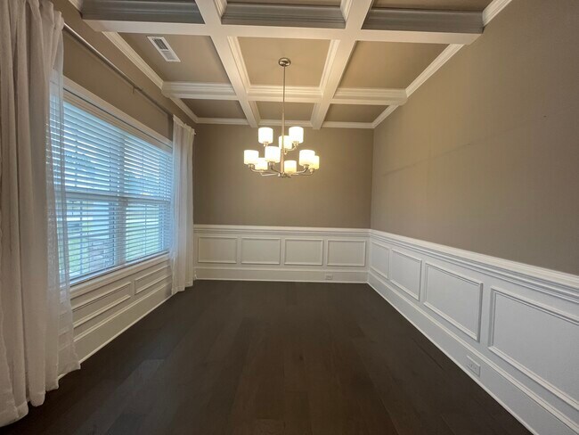 Building Photo - 251 Old Montague Way