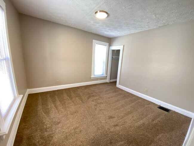 Building Photo - 52 W Norwich Ave