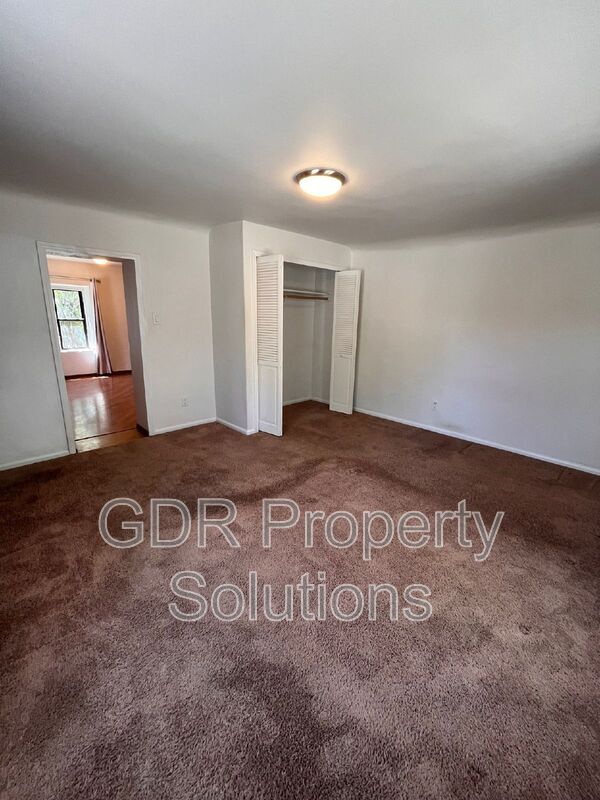 Building Photo - 305 Wilshire Dr SW