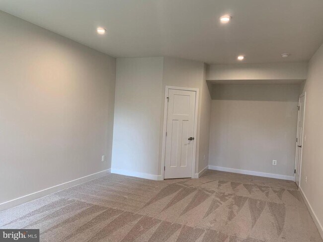 Building Photo - 11263 Dry Spring Dr