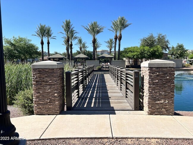 Building Photo - 1822 E Chelsea Ln