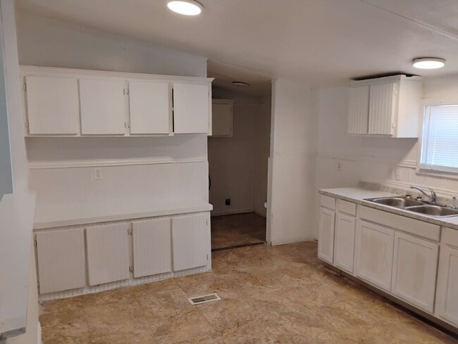 Building Photo - 121 Whiteface Dr