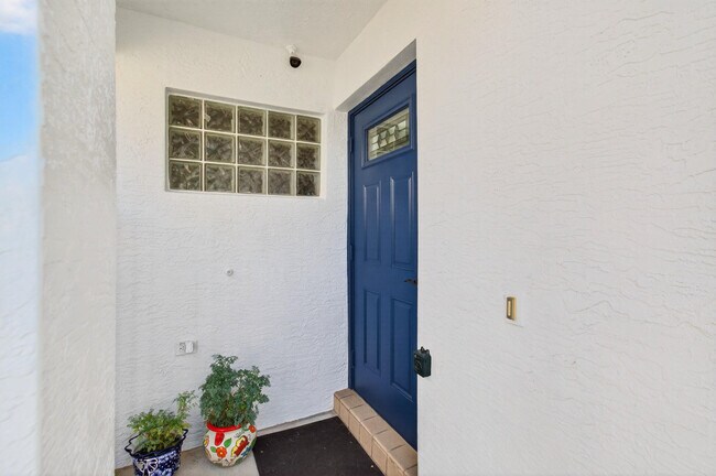 Building Photo - 7076 Middlebury Dr