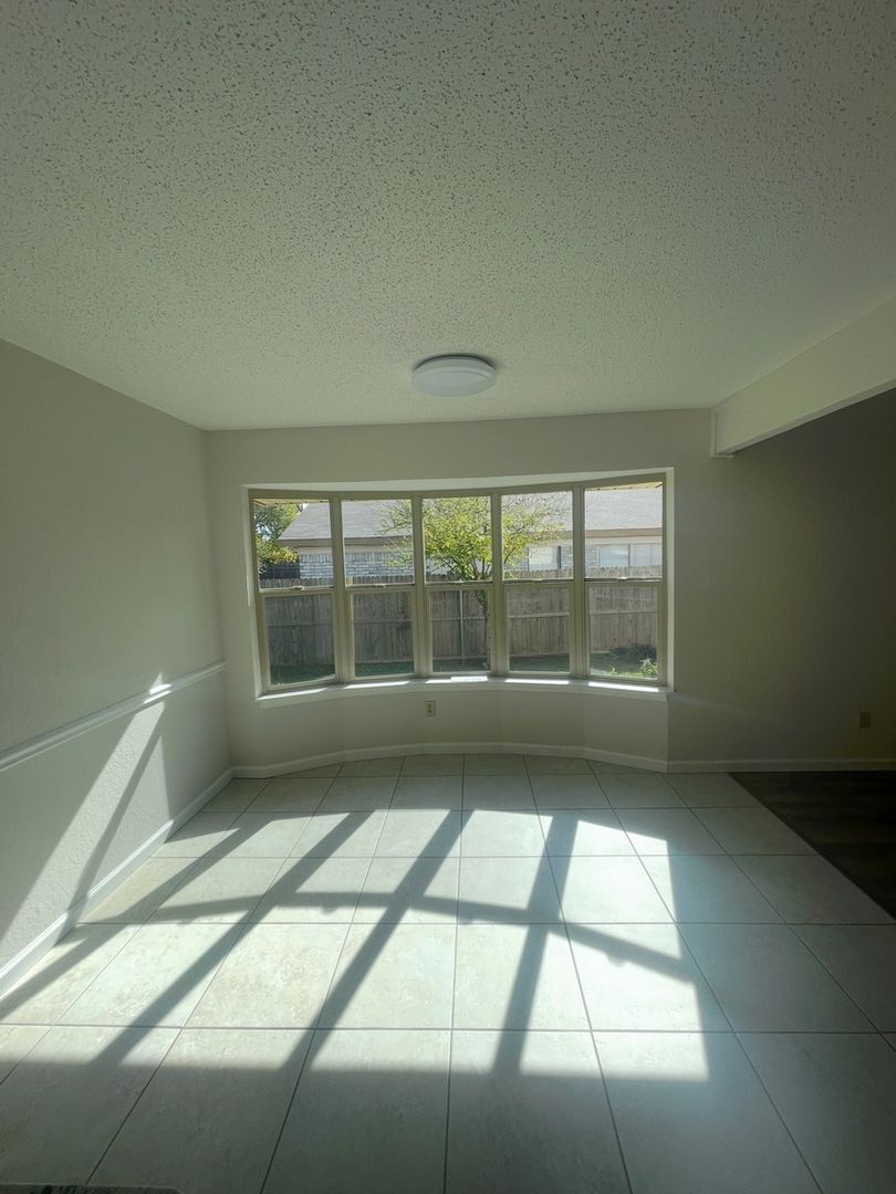 Building Photo - 2201 Sage Ln