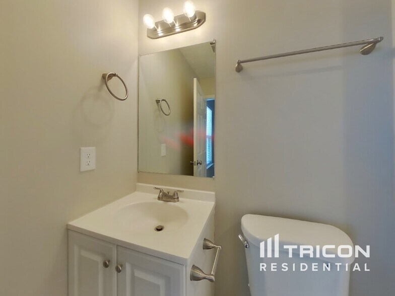 Building Photo - 1809 Daniel Ct