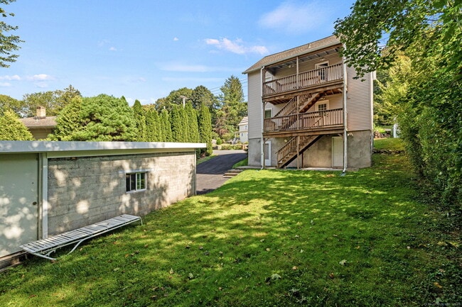 Building Photo - 143 Kneen St