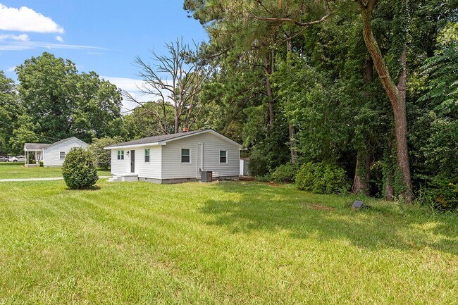 Building Photo - Move-In Ready Ranch Home in Prime Princeton Locale!