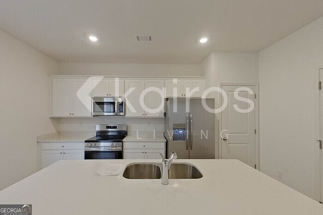 Building Photo - 208 Birch Ave