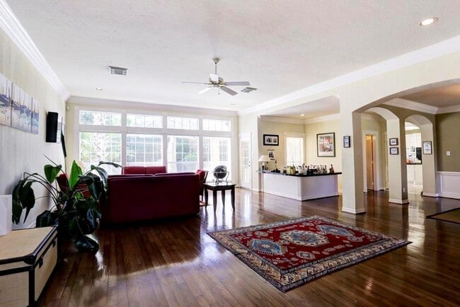 Building Photo - Spacious 5-Bedroom Lakeview Home with Pool...