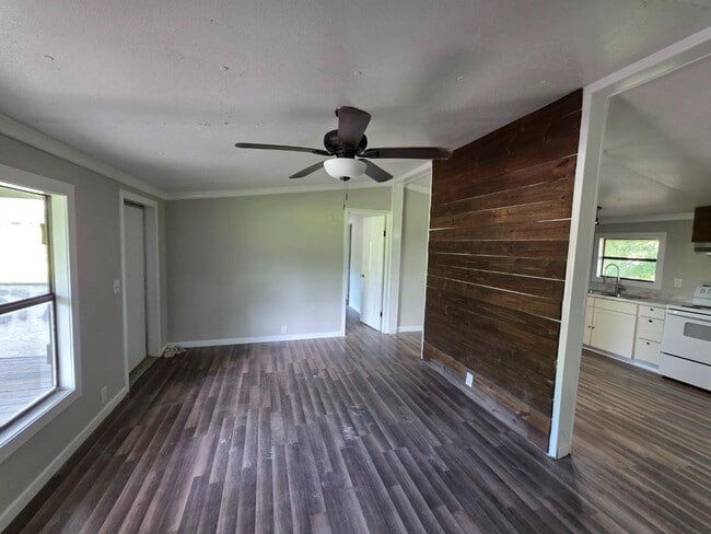 Building Photo - 1577 Corinth Poseyville Rd