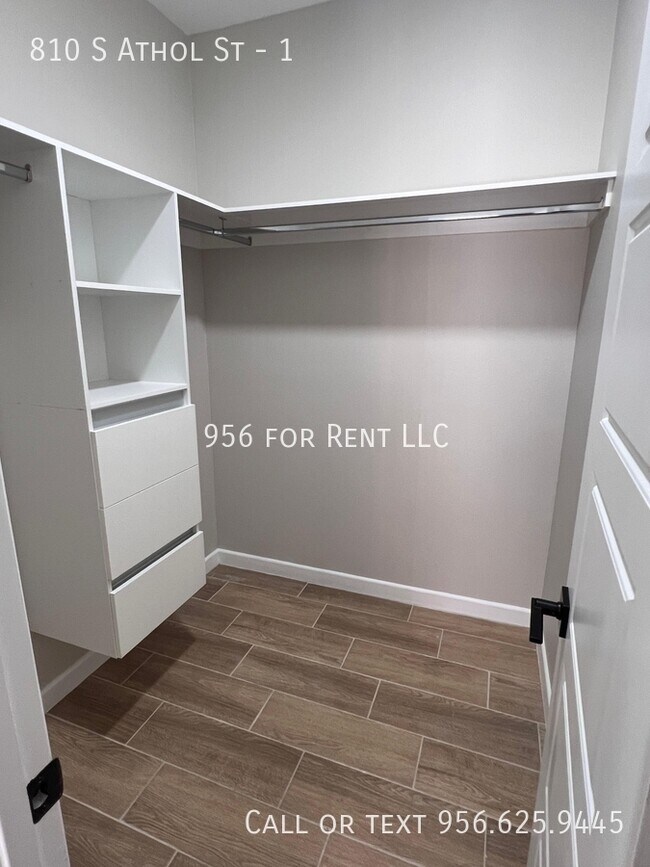 Building Photo - 810 S Athol St