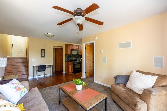 Building Photo - 2605 N Pinon Ridge Dr