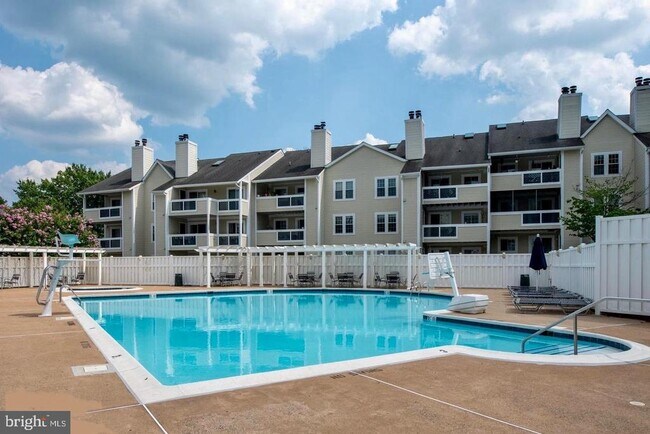 Building Photo - 12893 Grays Pointe Rd