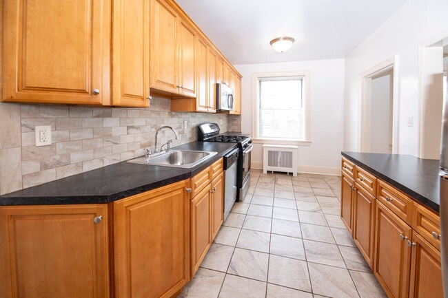 Kitchen - Pic 1 - Dayna Commons