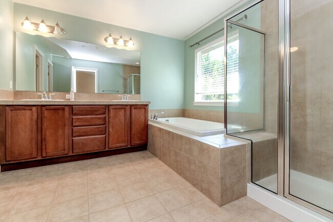 Building Photo - Beautiful Bell Hill Home in DuPont