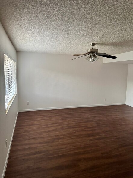 Building Photo - 1550 N Stapley Dr