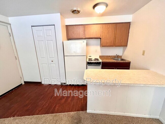 Building Photo - 405 Lunar Ln