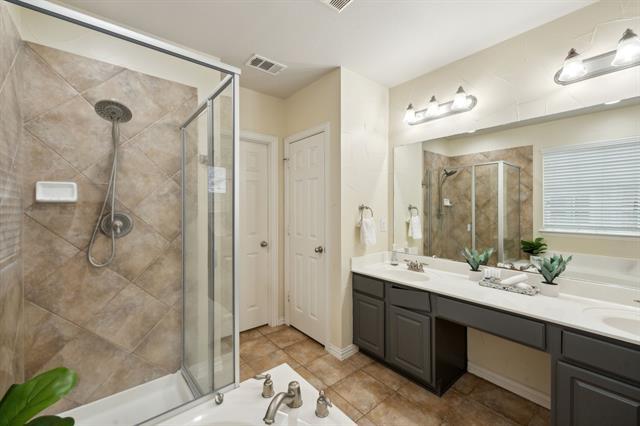 Building Photo - 1261 Golf Club Dr