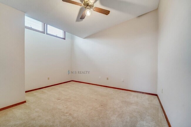 Building Photo - 5060 Porpoise Pl