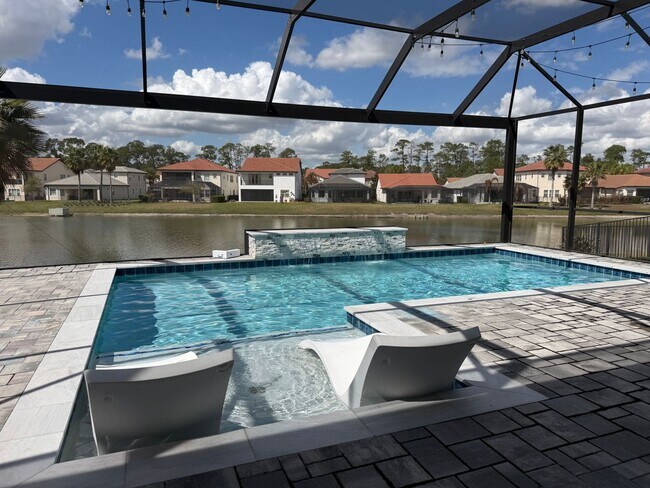Building Photo - Luxury Water view Home for rent