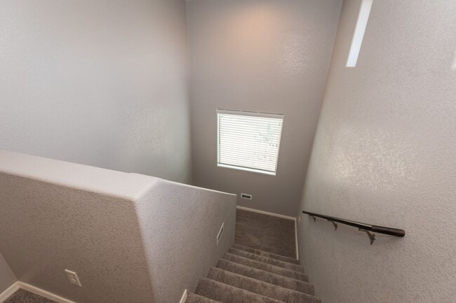 Building Photo - Beautiful 2-Story Home, 5 Bedroom, 3 Full ...