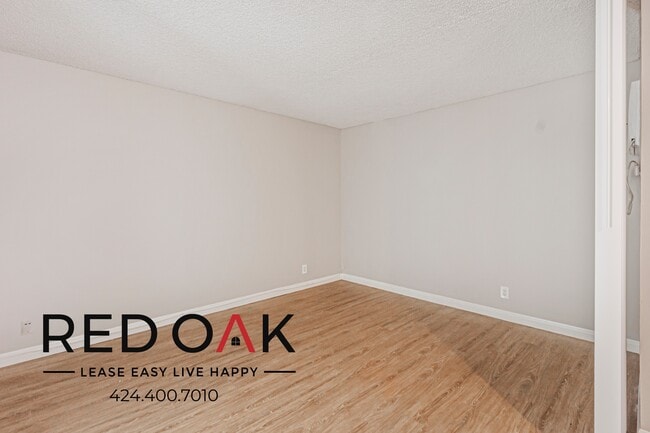 Building Photo - 8614 Woodley Ave