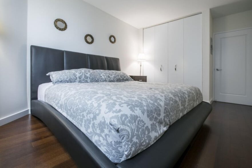 Building Photo - 120 E 40th St