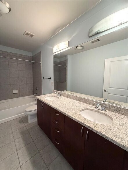 Building Photo - 400 W Peachtree St NW