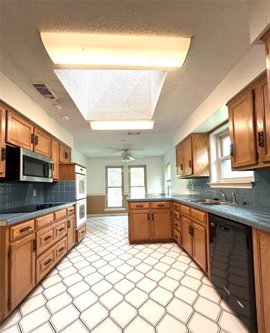Building Photo - 1605 High Crest Ct