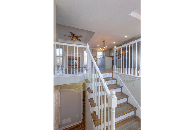 Building Photo - SPACIOUS SPLIT LEVEL HOME!!!