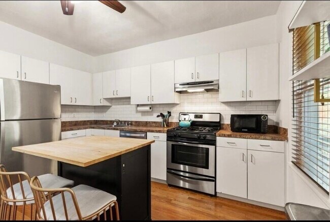 Building Photo - 171 Brooks St