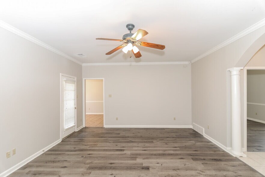 Building Photo - 5033 Thornebrook Cove