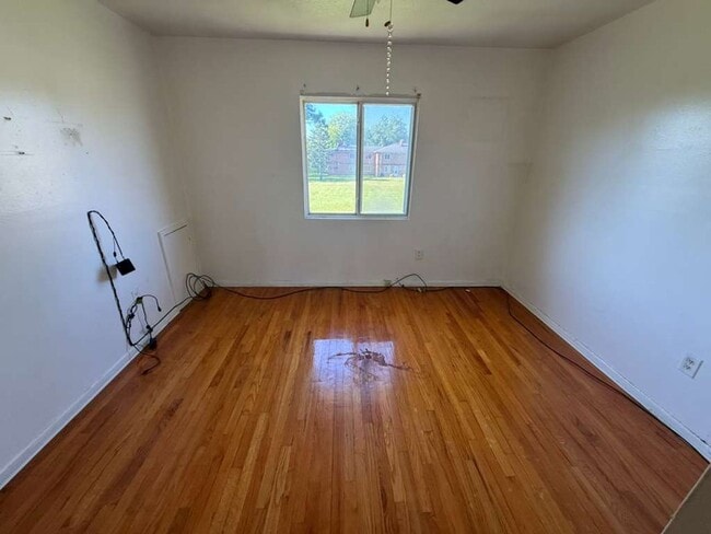 Building Photo - 2 BED, 2 BATH BEAUTIFUL UNIT CLEVELAND!