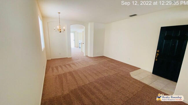 Building Photo - Centrally Located Right Off of the 99 FWY