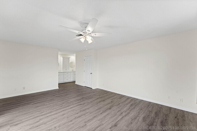 Building Photo - 408 Pine Tree Ct