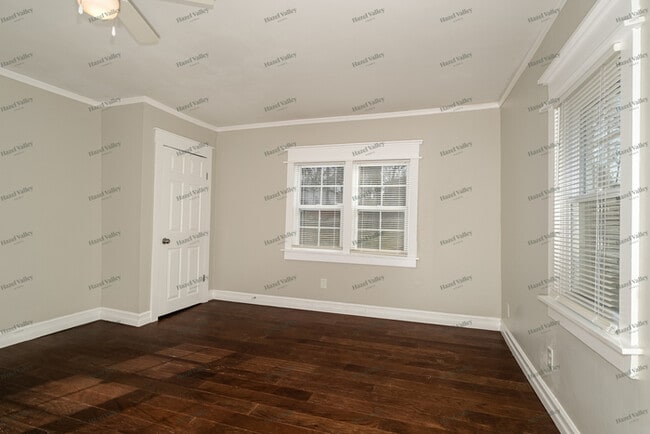 Building Photo - 121 Franke Ave