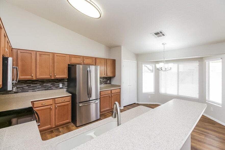 Building Photo - 4966 E Magnus Dr