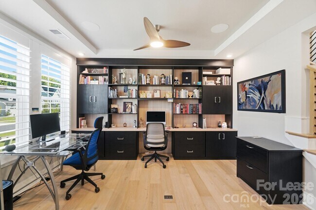 Building Photo - 5225 Glenwalk Dr