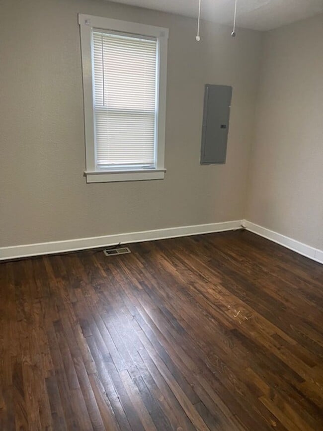 Building Photo - Charming Bungalow Vibes in the Heart of Ol...