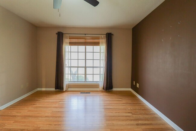 Building Photo - 2 Bed | 3 Bath with In-Ground Pool in Cent...