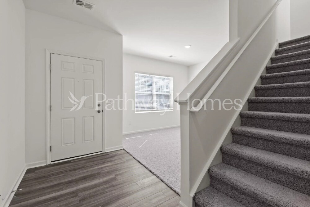 Building Photo - 12720 Haymarket Rd