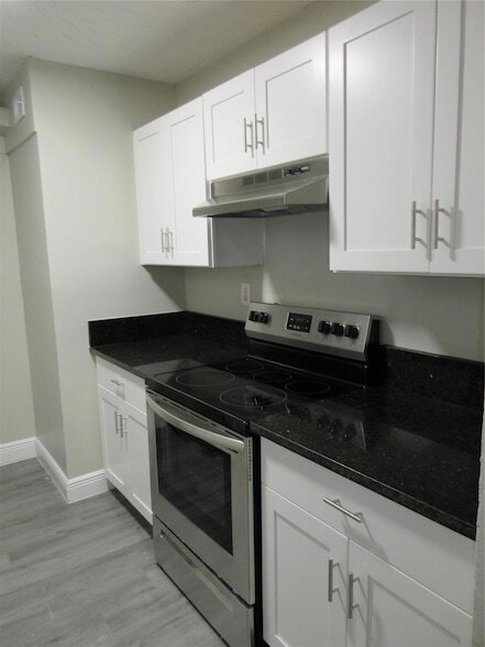 Building Photo - 4280 Woodside Dr