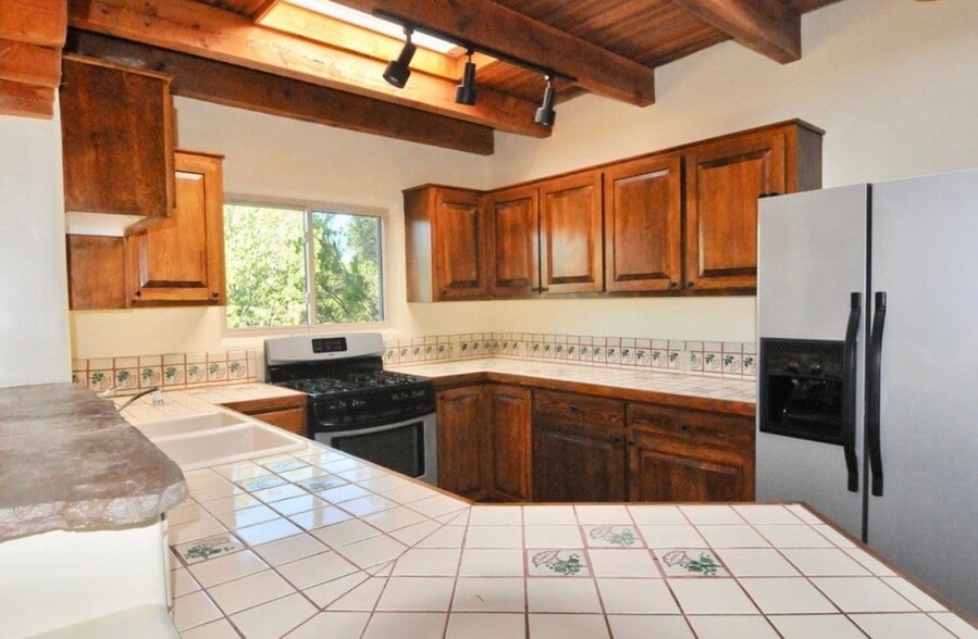 Building Photo - 388 Calle Loma Norte