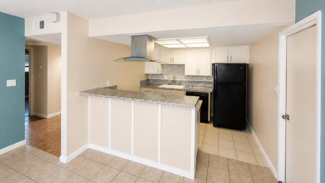 Building Photo - 5836 Palm Ave