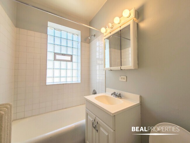 Building Photo - 1050 W George St