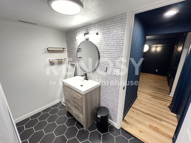 Building Photo - 7274 S Chase Way