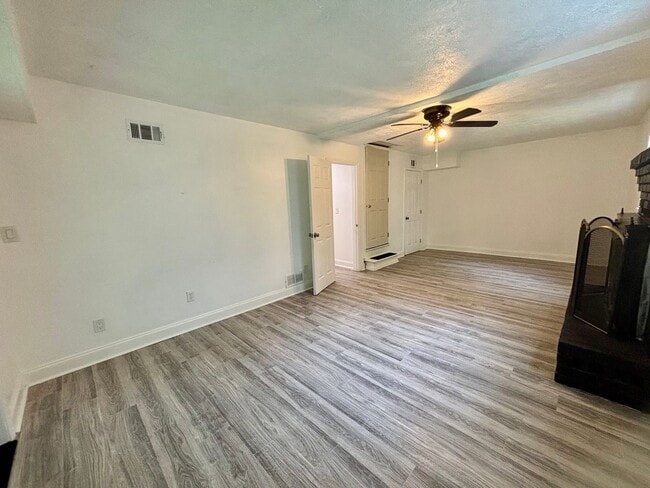 Building Photo - 2712 Sherlock Dr